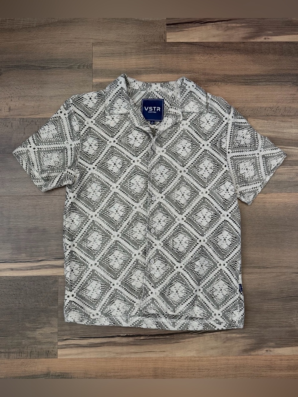 VSTR Men's Geometric Print Crochet Open Knit Button Down Top Size Small